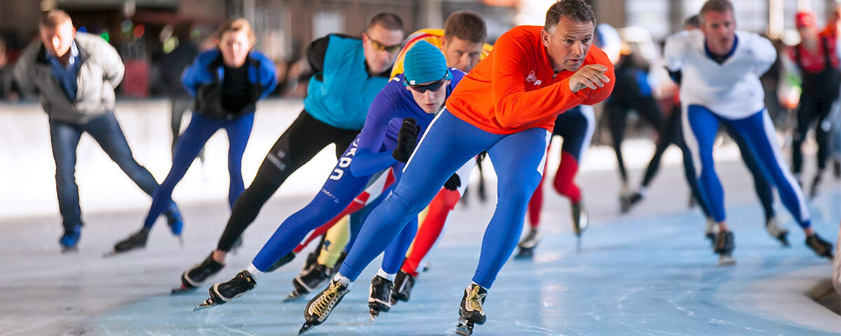 Schaatsende mensen in Breda Nederland