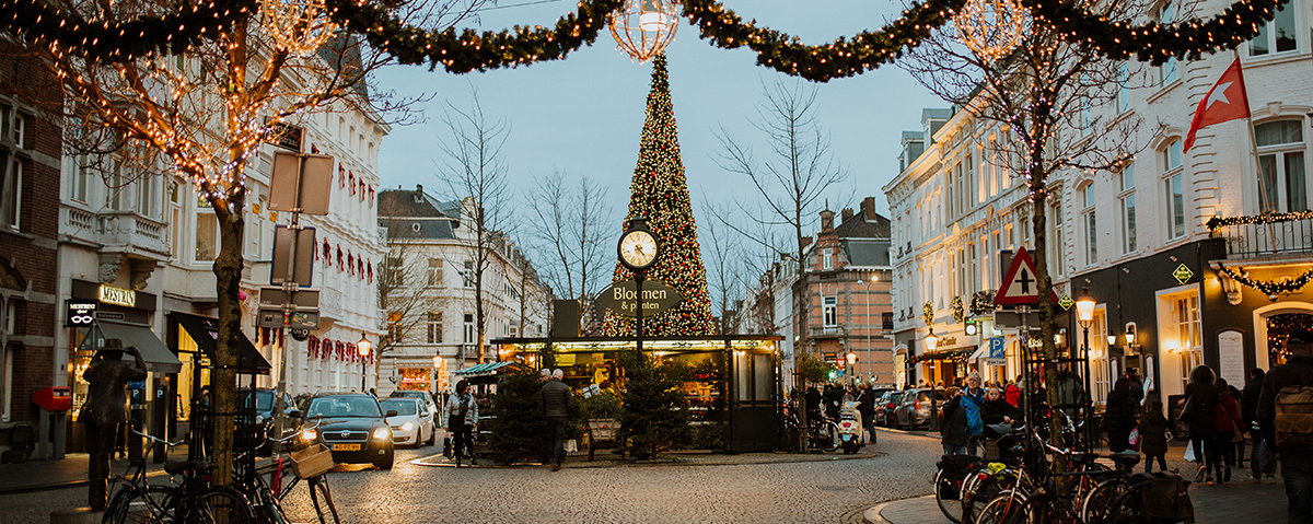 Versierde straten in de Maastrichtse wijk 't Wijck 